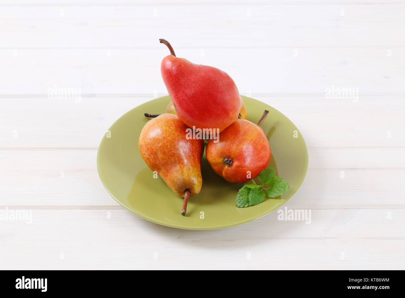 ripe red pears Stock Photo - Alamy