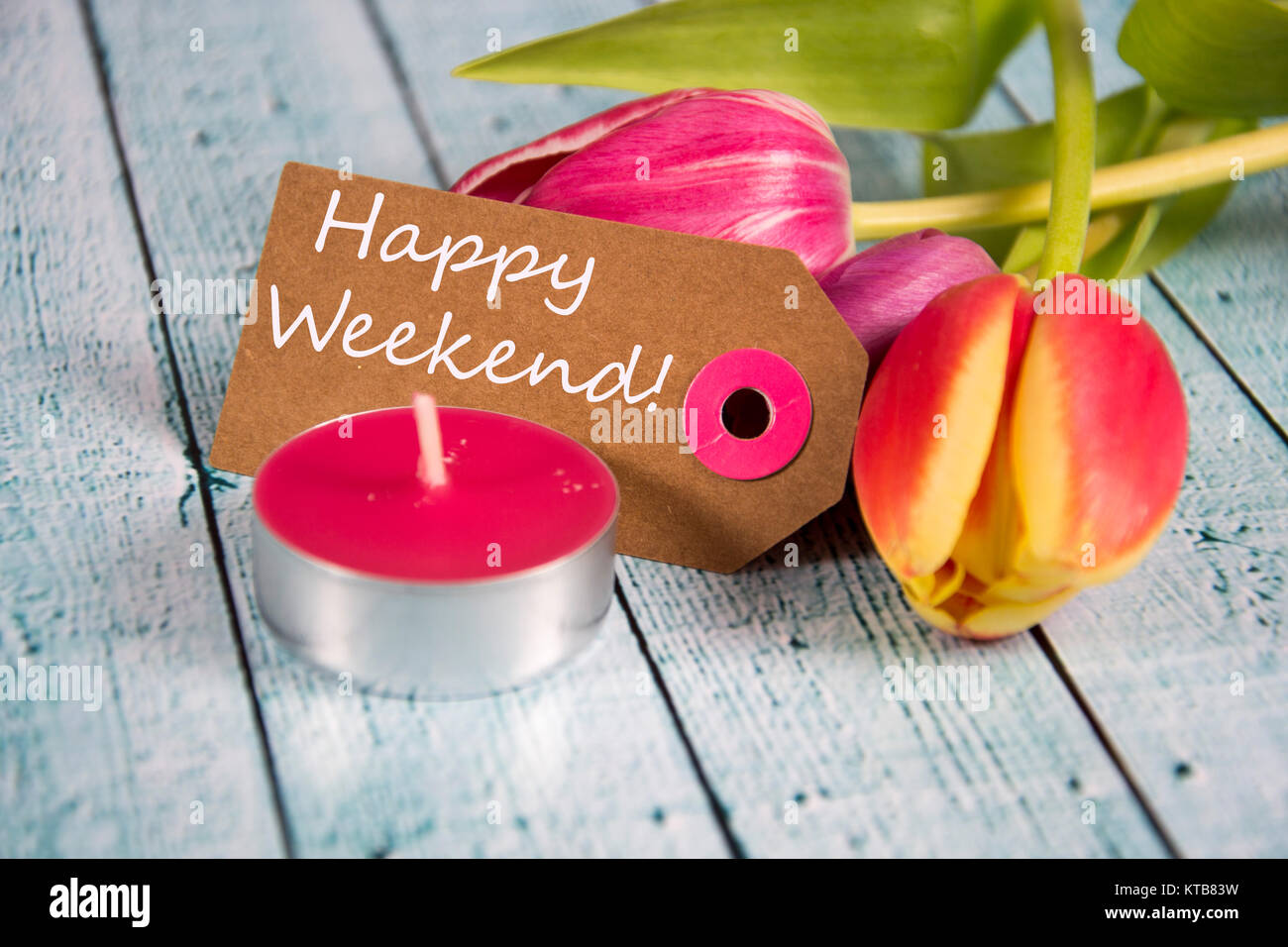 Happy Weekend - Schild mit Dekoration Stock Photo