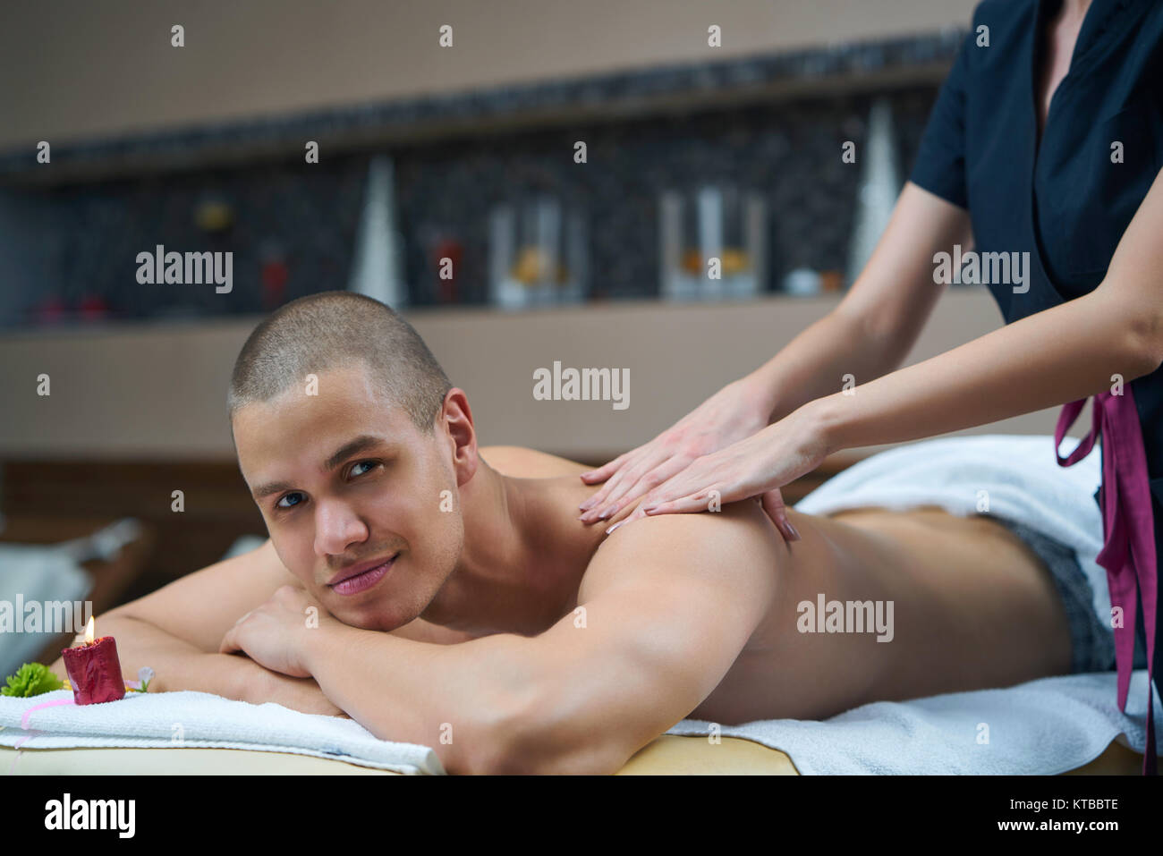 https://c8.alamy.com/comp/KTBBTE/sports-massage-massage-therapist-massaging-shoulders-of-a-male-athlete-KTBBTE.jpg
