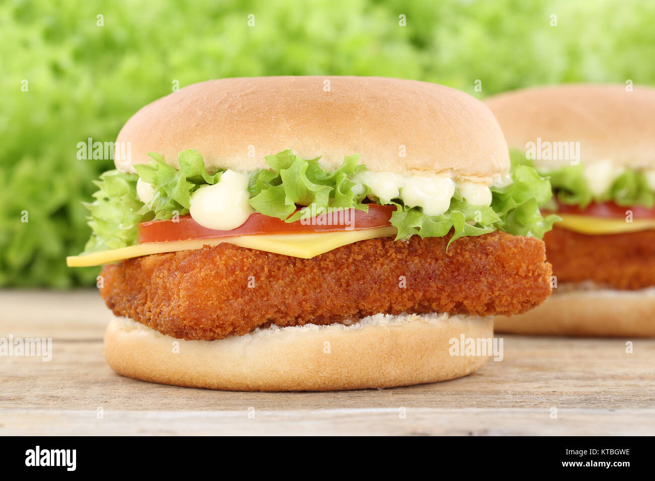 Fischburger Fisch Burger Backfisch Hamburger frischer Käse Tomaten ...