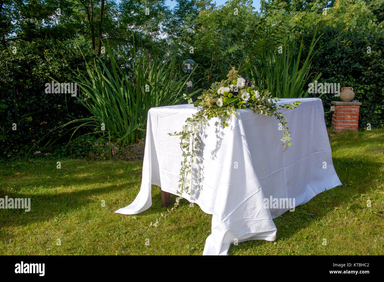 altar decorated with flowers Stock Photo - Alamy