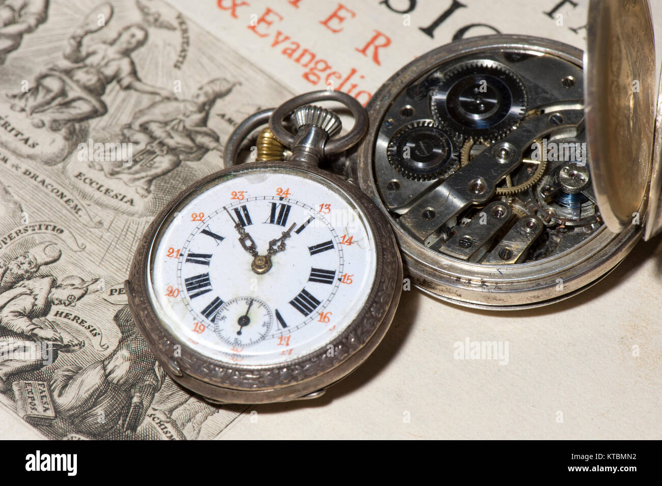 antique pocket watch Stock Photo - Alamy