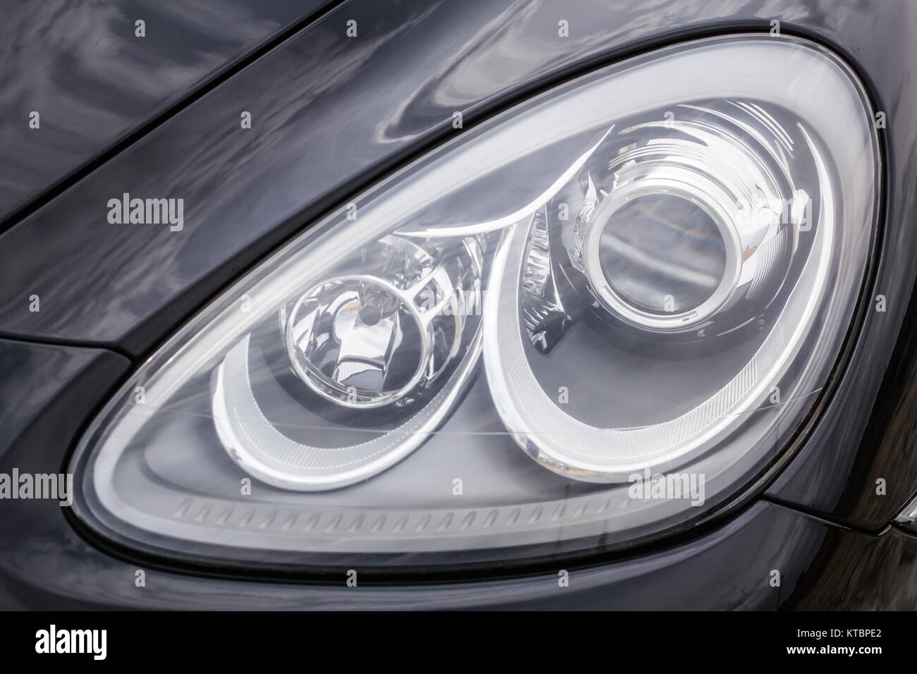 Headlight spotlight car hi-res stock photography and images - Alamy