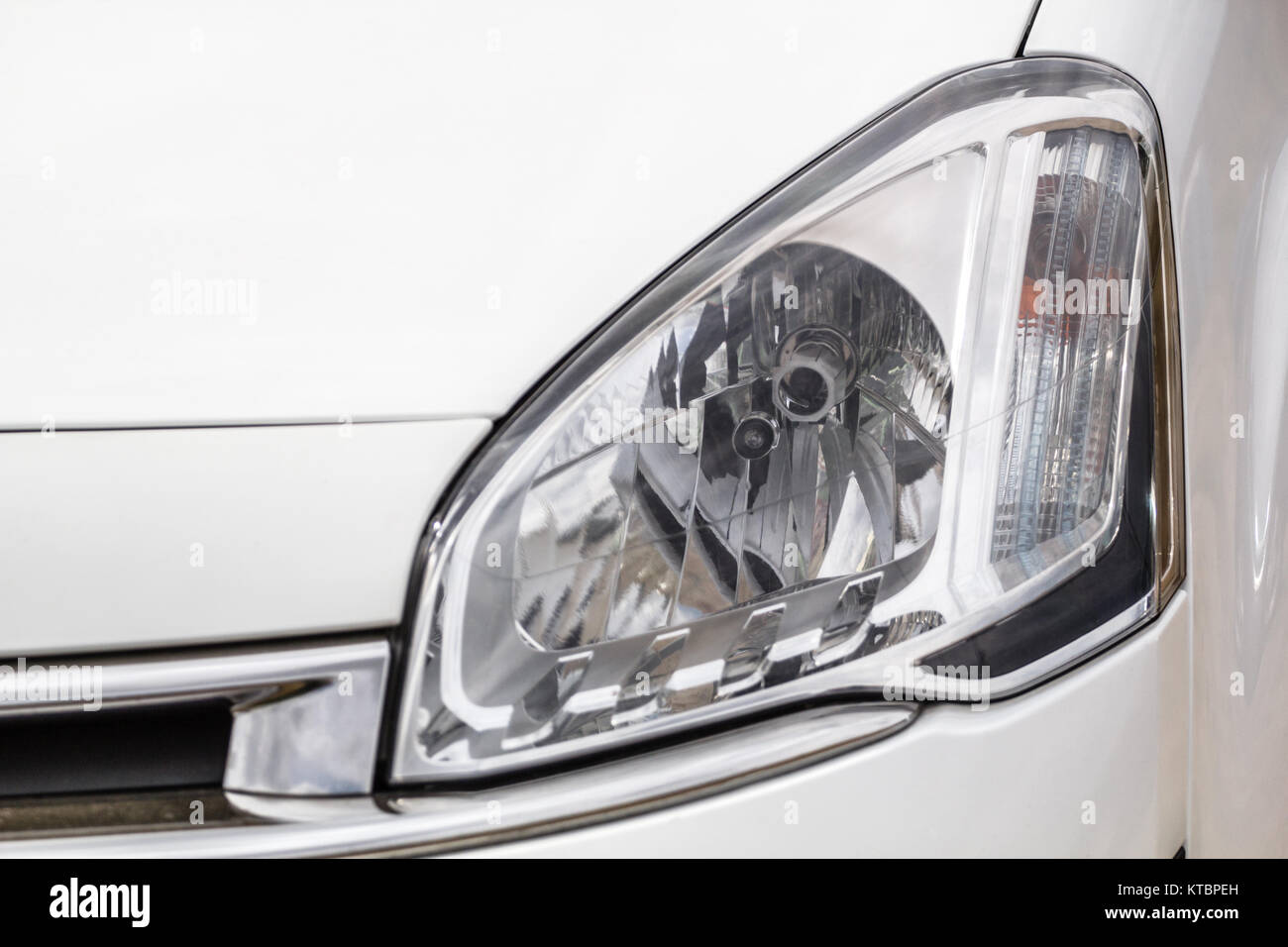 Headlight of modern prestigious car closeup Stock Photo Alamy