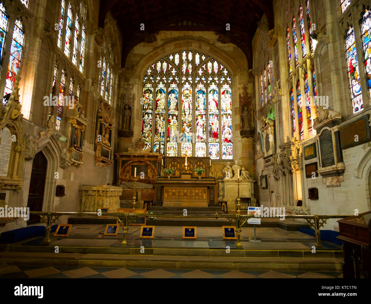 Altar and stained glass windows, Holy Trinity Church, Stratford-upon-Avon Stock Photo
