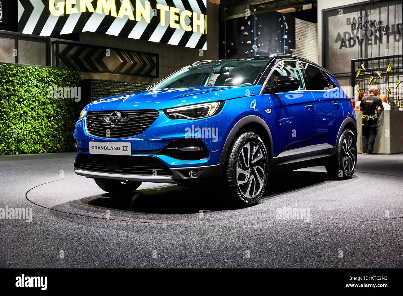 Opel grandland x hi-res stock photography and images - Alamy