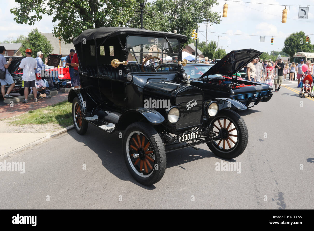 Auto 1920 Ford Model T Touring. Black. Car Show at Centerville
