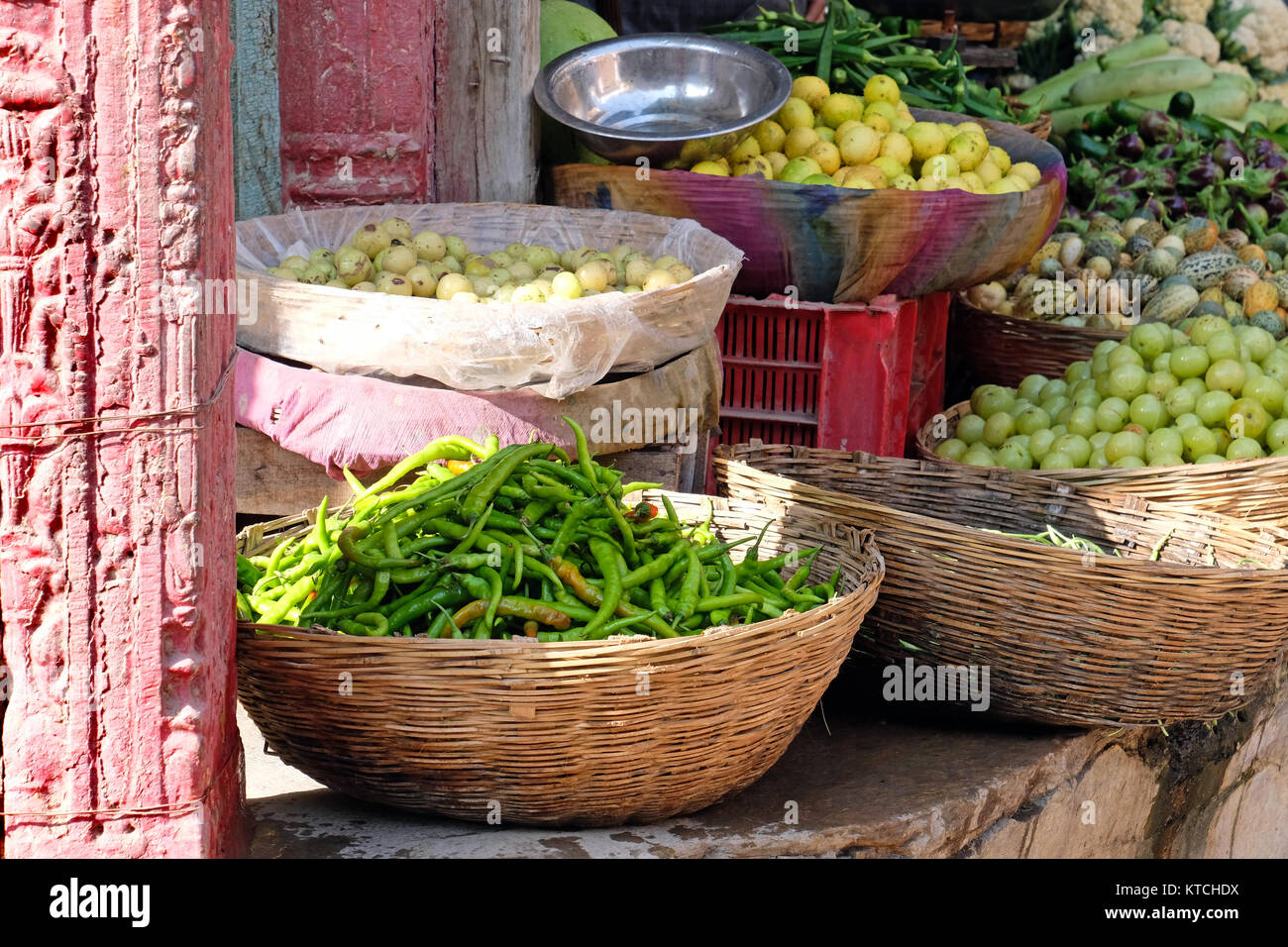 India shop fruit hires stock photography and images Alamy