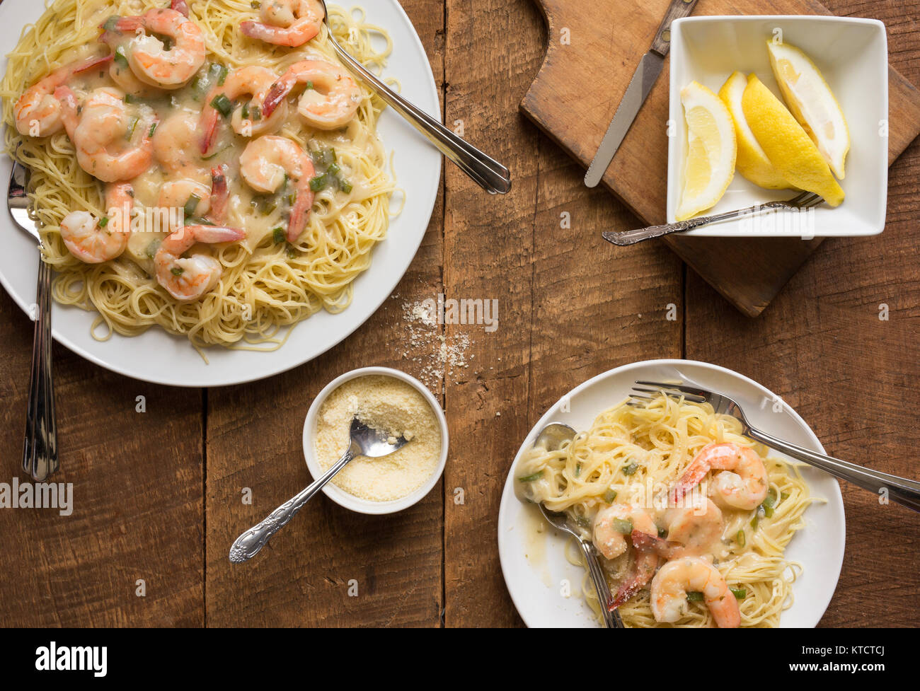 Overhead shot of shrimp scampi on a wooden table Stock Photo