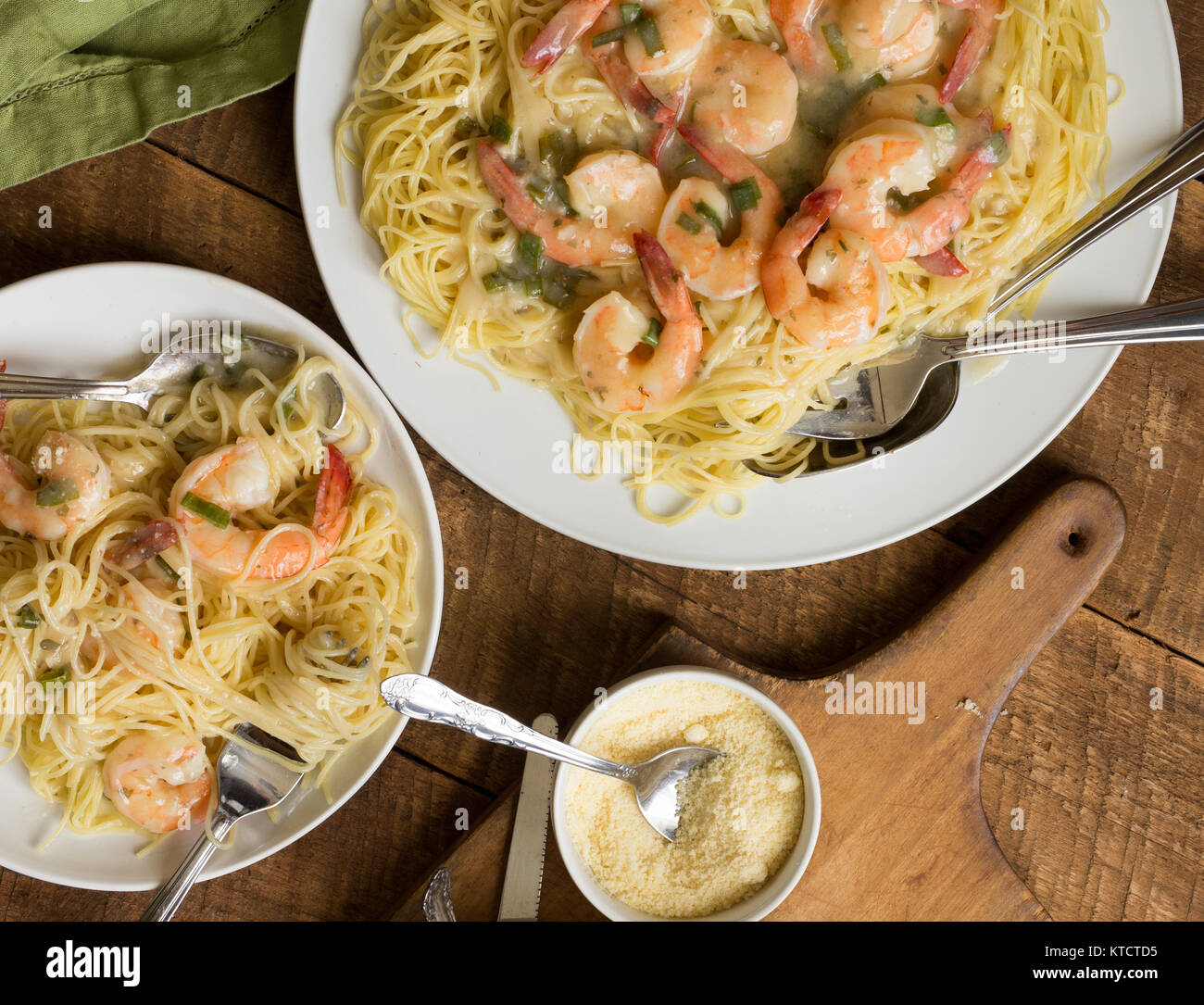 Overhead shot of shrimp scampi on a wooden table Stock Photo