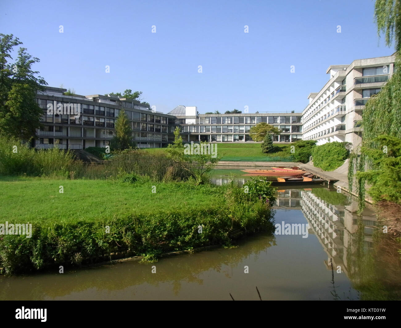 Oxford, United Kingdom - September 7, 2015: Wolfson College and rowing boats Stock Photo
