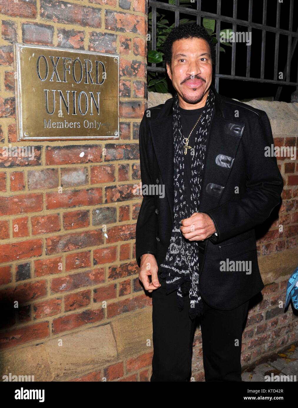 The Oxford Union is delighted to be hosting Lionel Richie on Tuesday 13th November    at 7:30pm. Lionel Richie will be following in the footsteps of speakers including his dear    friend Michael Jackson, who addressed the society 11 years ago, as well as former US    Presidents, and world leaders from all fields.    Lionel Richie  speaking in the historic debating chamber  on the process of songwriting, explaining how a song comes together from the title, to the lyrics, all the way through to the live performances. This talk will be followed by  a question & answer session, with the whole even Stock Photo