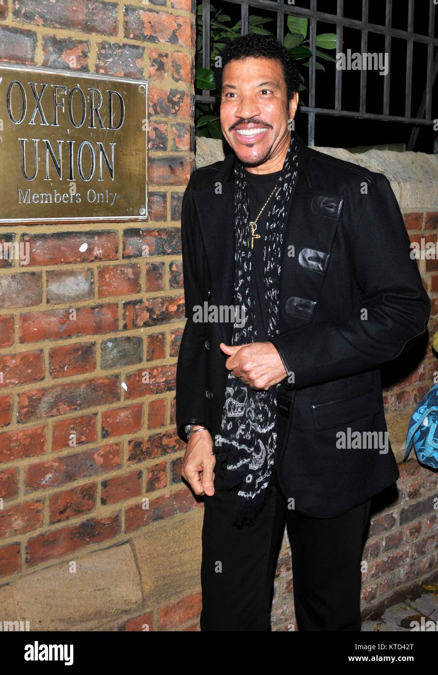 The Oxford Union is delighted to be hosting Lionel Richie on Tuesday 13th November    at 7:30pm. Lionel Richie will be following in the footsteps of speakers including his dear    friend Michael Jackson, who addressed the society 11 years ago, as well as former US    Presidents, and world leaders from all fields.    Lionel Richie  speaking in the historic debating chamber  on the process of songwriting, explaining how a song comes together from the title, to the lyrics, all the way through to the live performances. This talk will be followed by  a question & answer session, with the whole even Stock Photo