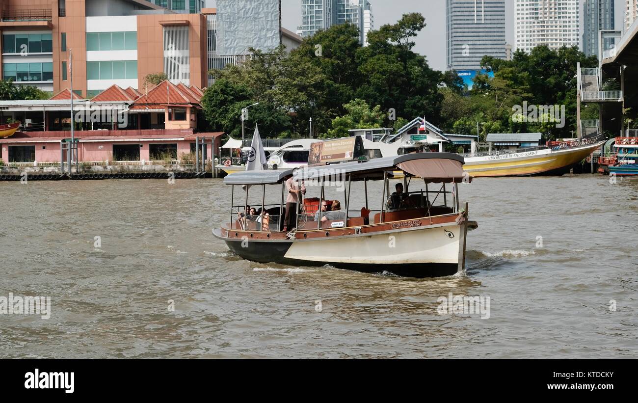 Chao Phraya River Boat Traffic Bangkok Thailand Stock Photo - Alamy