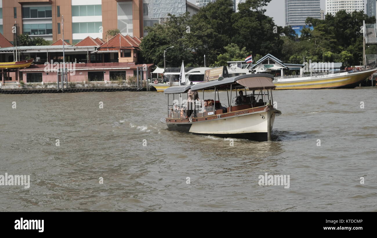 Chao Phraya River Boat Traffic Bangkok Thailand Stock Photo - Alamy