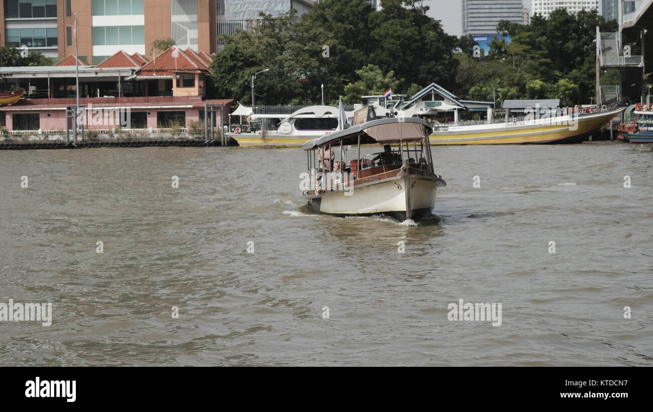 Chao Phraya River Boat Traffic Bangkok Thailand Stock Photo - Alamy