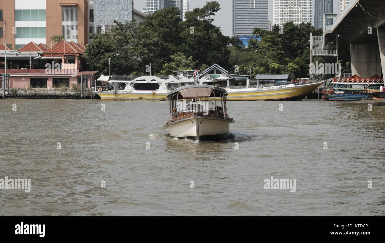 Chao Phraya River Boat Traffic Bangkok Thailand Stock Photo - Alamy
