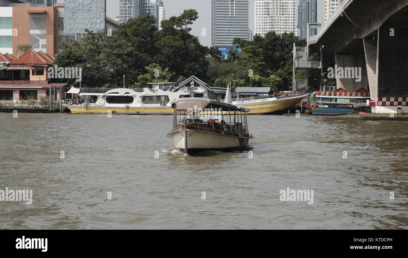 Chao Phraya River Boat Traffic Bangkok Thailand Stock Photo - Alamy