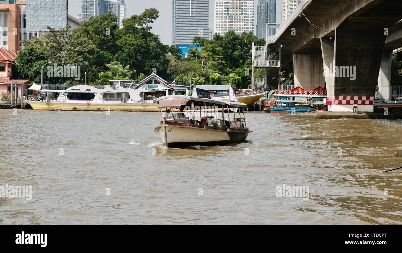 Chao Phraya River Boat Traffic Bangkok Thailand Stock Photo - Alamy