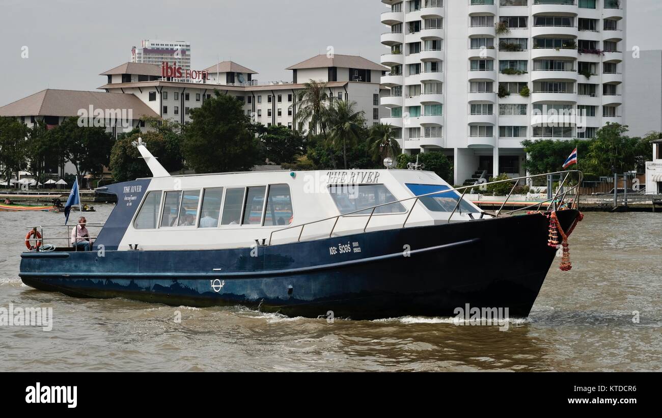 Chao Phraya River Boat Traffic Bangkok Thailand Stock Photo - Alamy