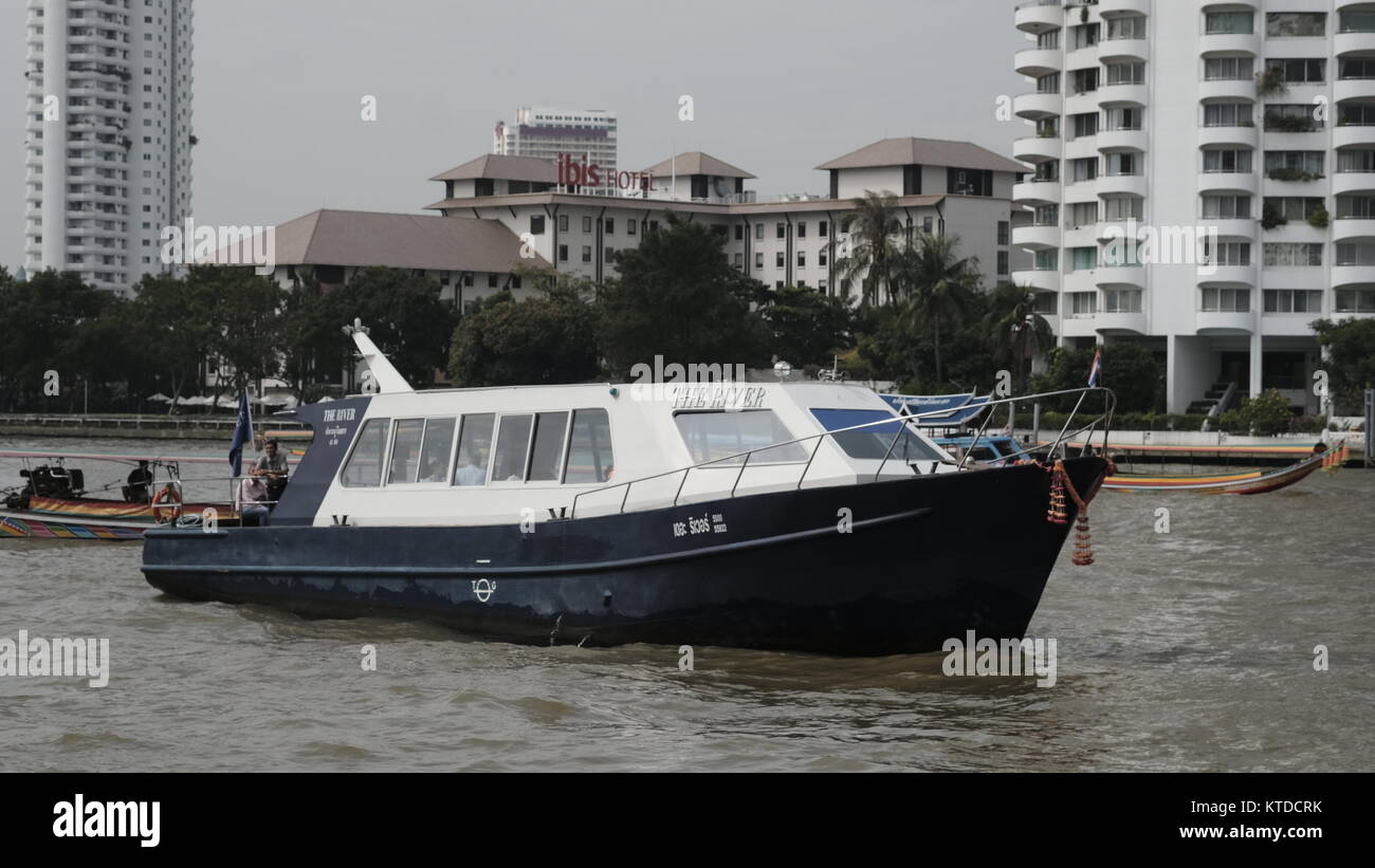 Chao Phraya River Boat Traffic Bangkok Thailand Stock Photo - Alamy