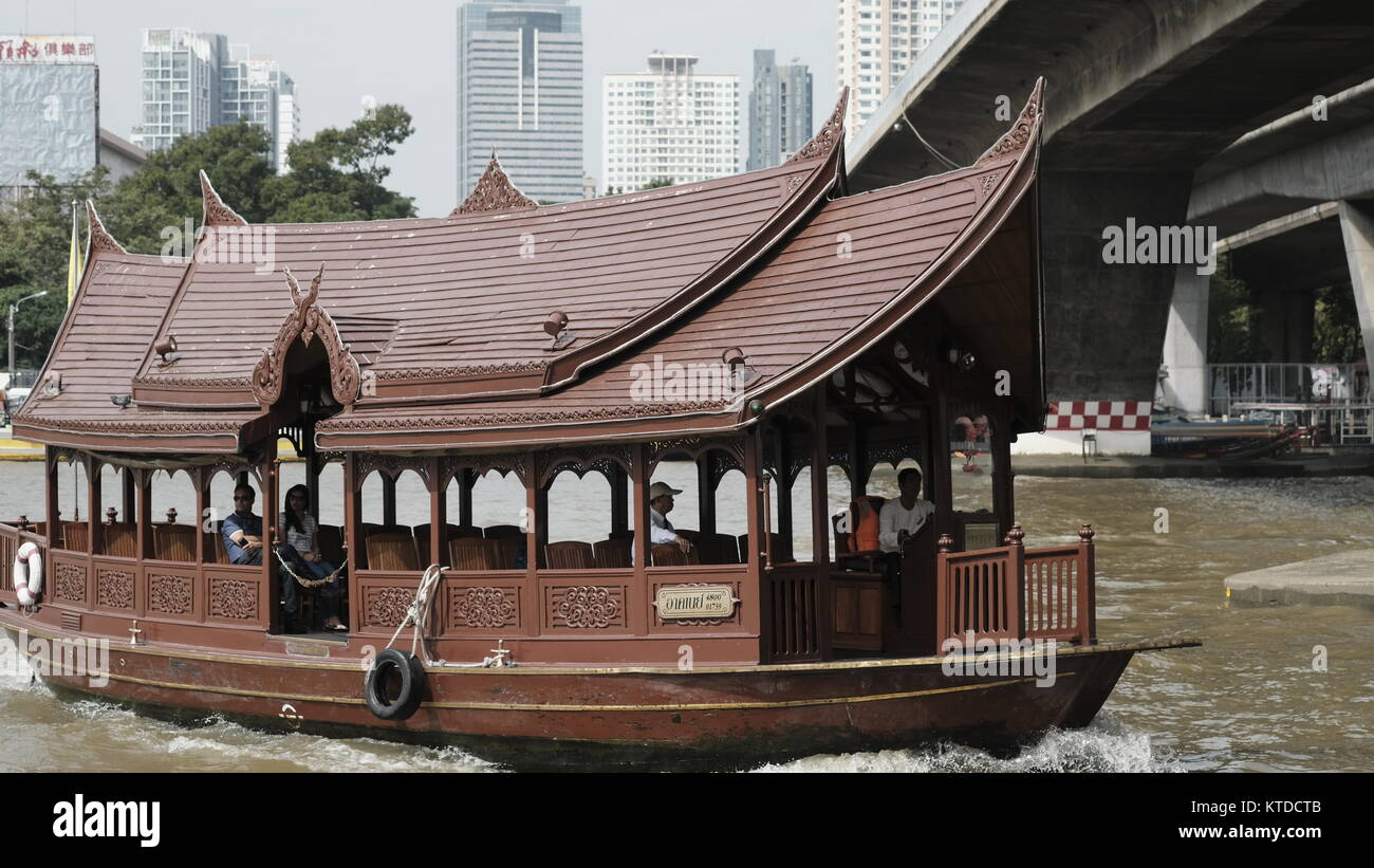Chao Phraya River Boat Traffic Bangkok Thailand Stock Photo - Alamy