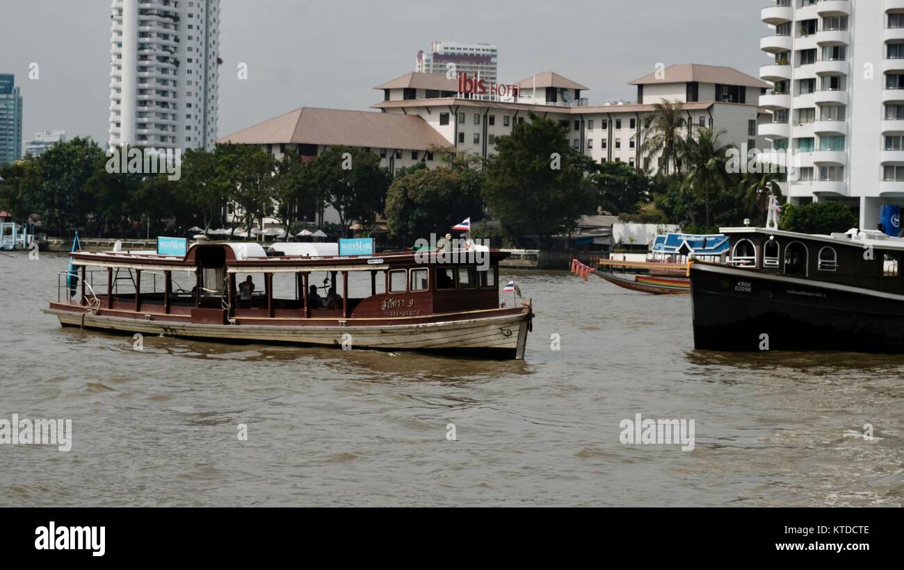 Chao Phraya River Boat Traffic Bangkok Thailand Stock Photo - Alamy