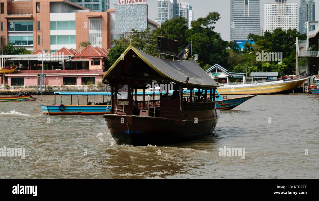 Chao Phraya River Boat Traffic Bangkok Thailand Stock Photo - Alamy