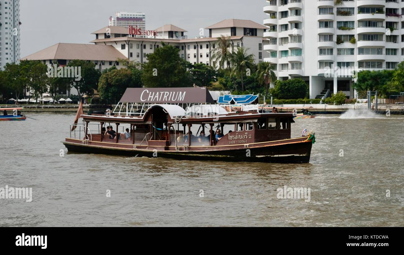 Chao Phraya River Boat Traffic Bangkok Thailand Stock Photo - Alamy