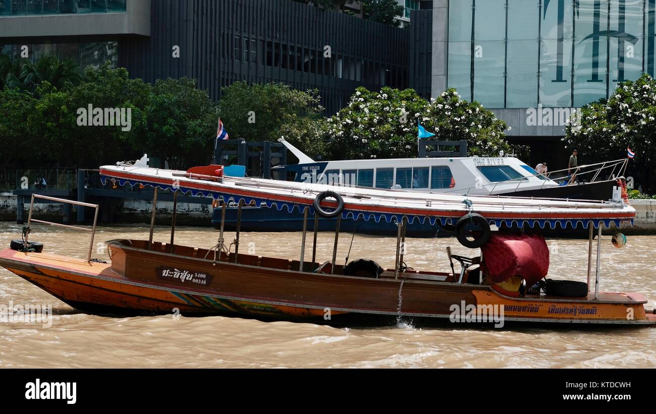 Chao Phraya River Boat Traffic Bangkok Thailand Stock Photo - Alamy