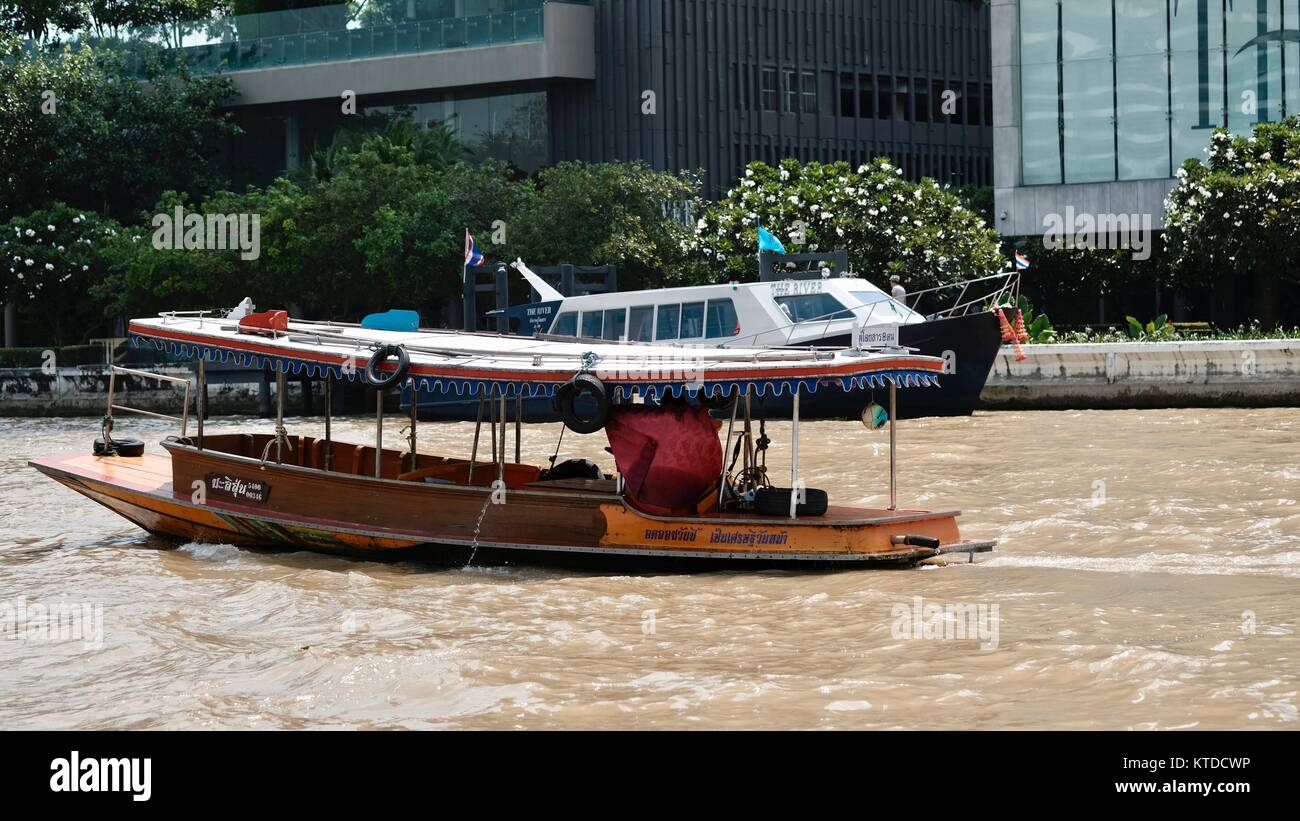 Chao Phraya River Boat Traffic Bangkok Thailand Stock Photo - Alamy