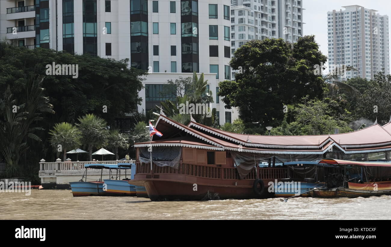 Chao Phraya River Boat Traffic Bangkok Thailand Stock Photo - Alamy