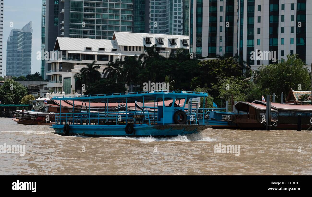 Chao Phraya River Boat Traffic Bangkok Thailand Stock Photo - Alamy