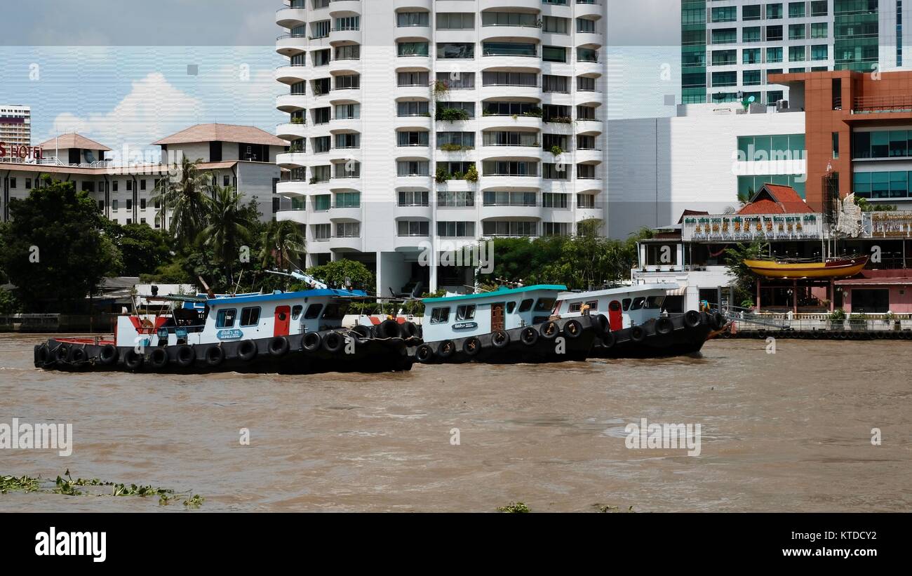 Chao Phraya River Boat Traffic Bangkok Thailand Stock Photo - Alamy