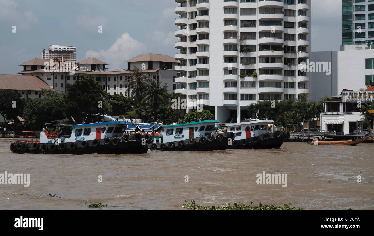 Chao Phraya River Boat Traffic Bangkok Thailand Stock Photo - Alamy