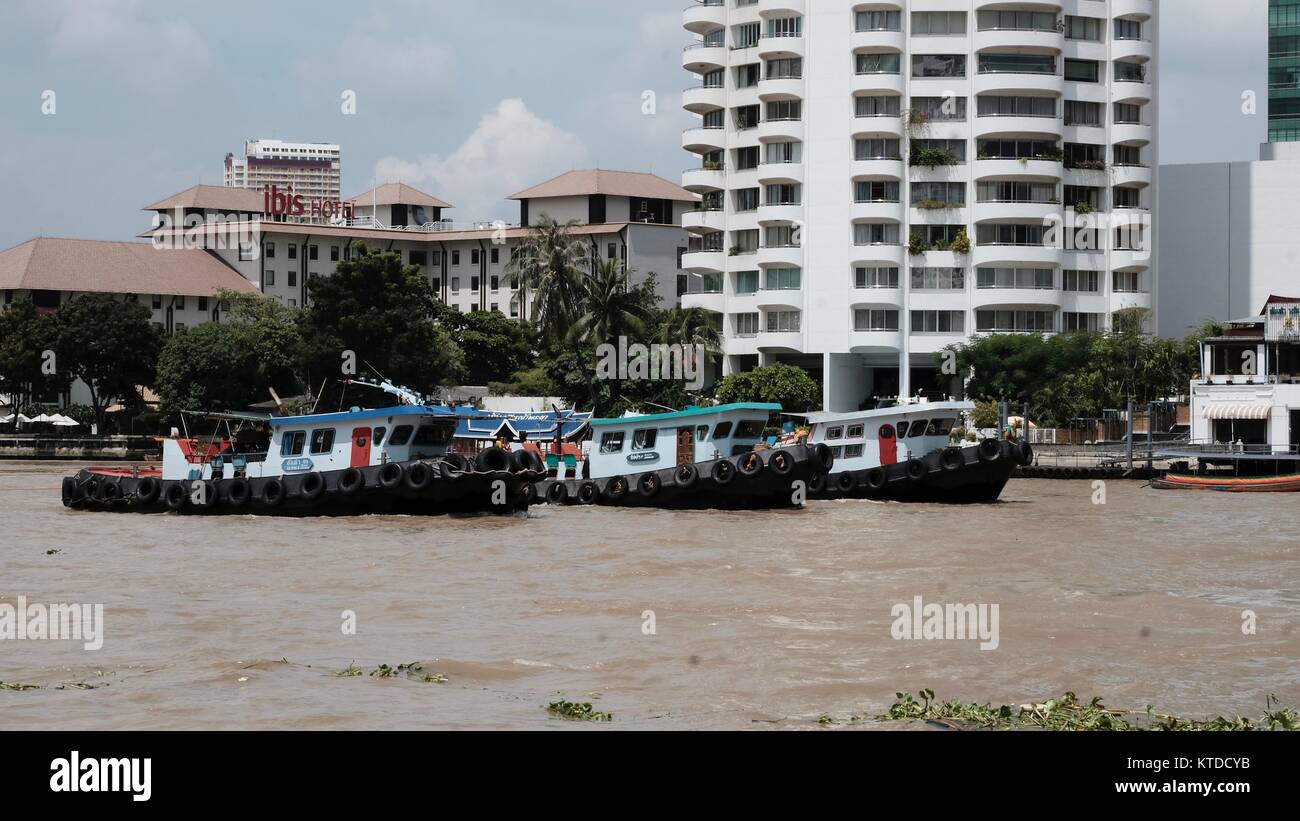 Chao Phraya River Boat Traffic Bangkok Thailand Stock Photo - Alamy