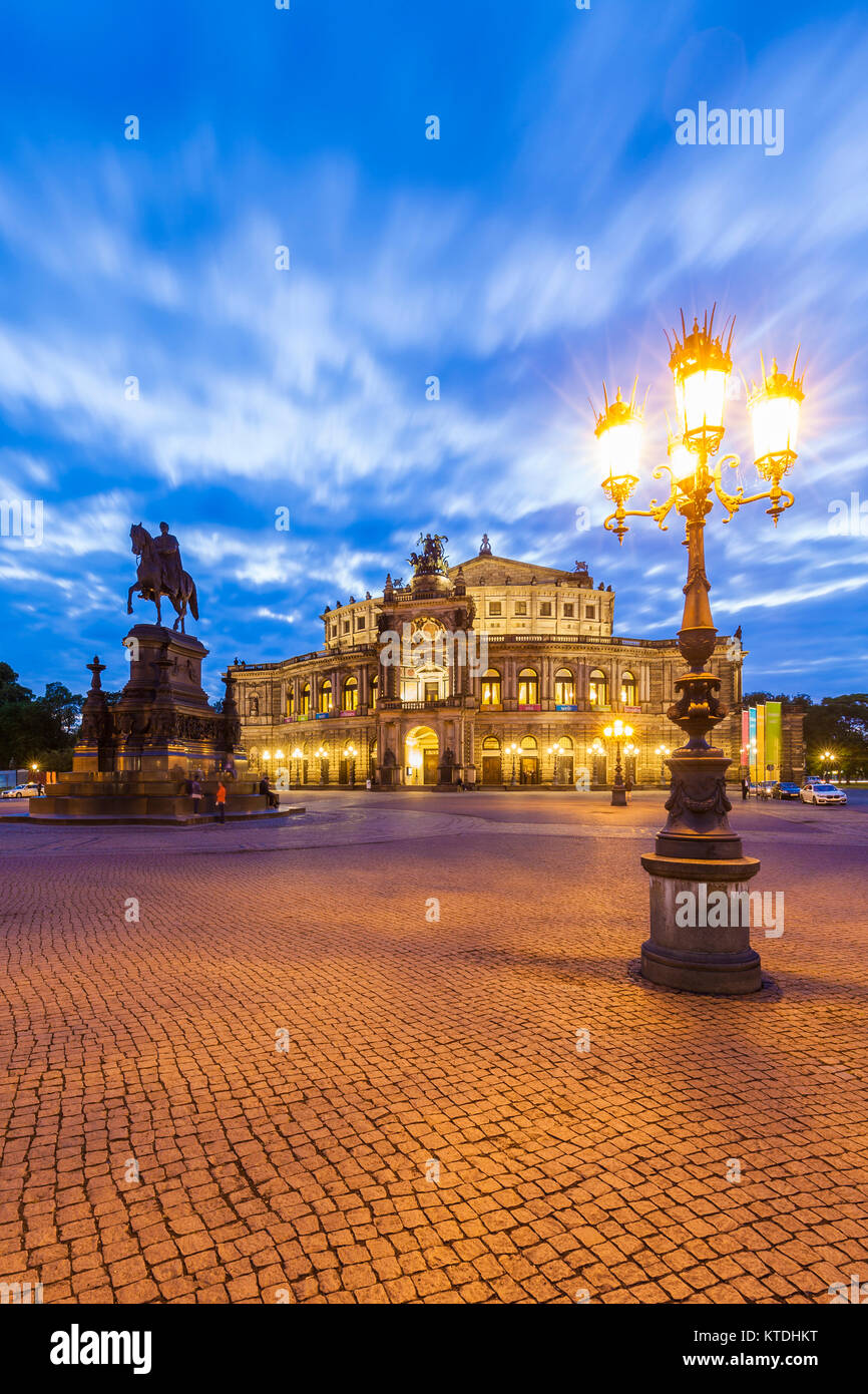 Deutschland, Sachsen, Dresden, Theaterplatz, Semperoper, Oper, Opernhaus Stock Photo