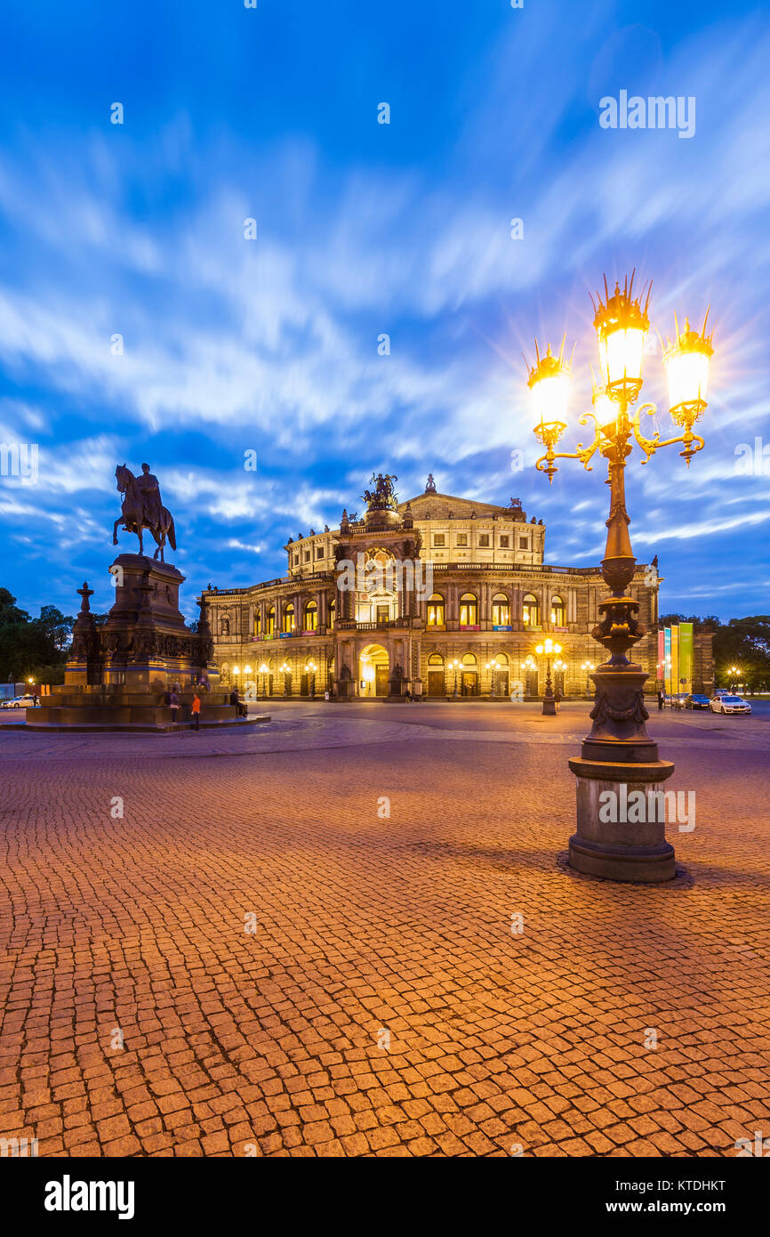 Deutschland, Sachsen, Dresden, Theaterplatz, Semperoper, Oper, Opernhaus Stock Photo