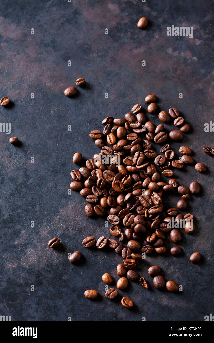 Freshly roasted coffee beans on dark background Stock Photo - Alamy