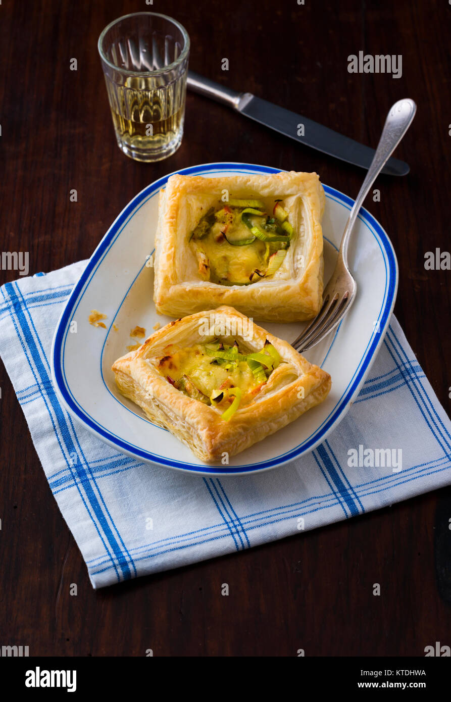 Käsepastete mit Lauch Stock Photo - Alamy
