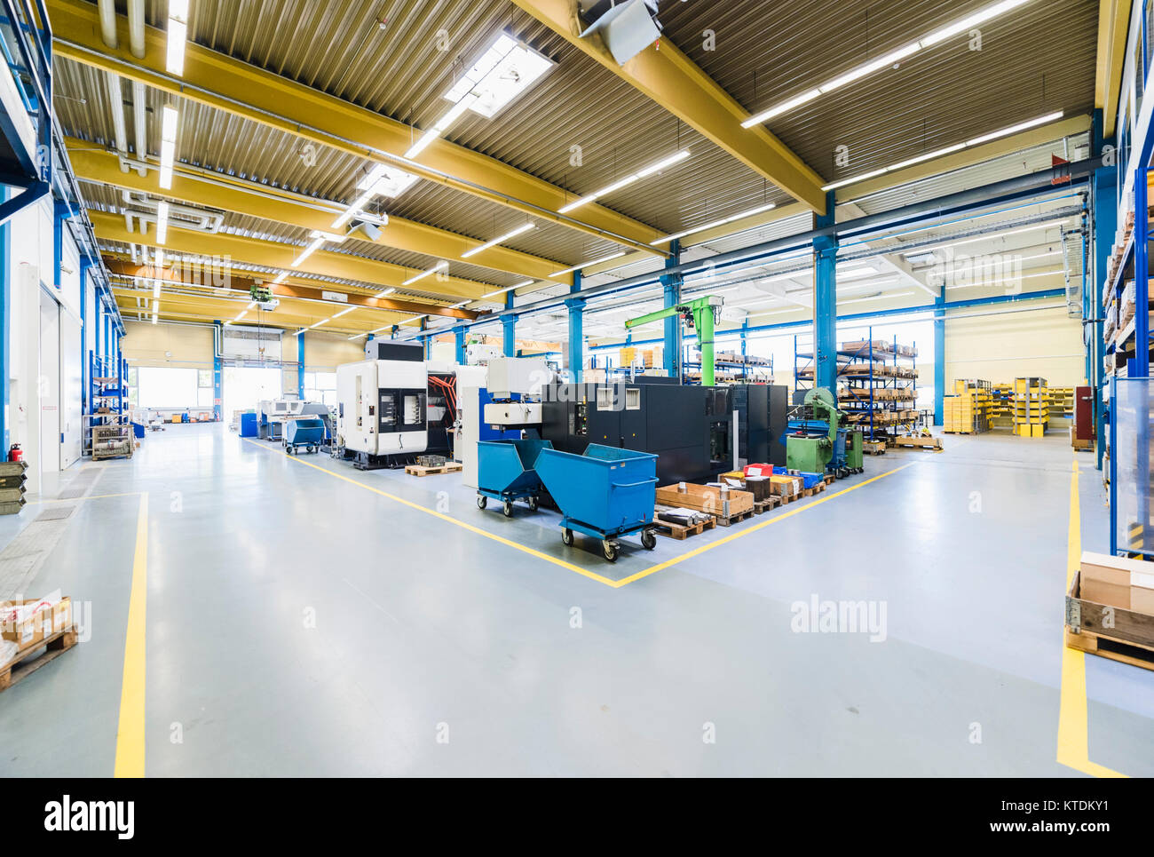 Factory Shop Floor Stock Photo 169946085 Alamy