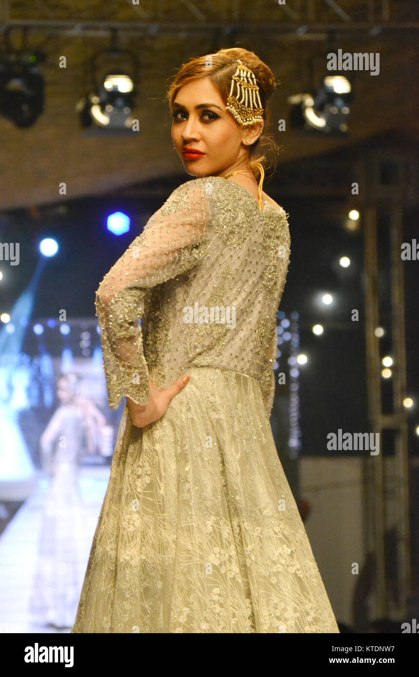 hyderabad pakistan 23rd dec 2017 a models pose during the bridal fashion KTDNW7