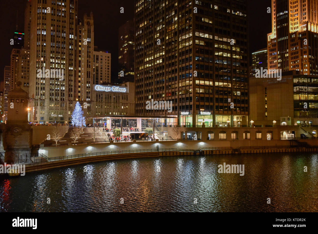 Apple Store Chicago at Michigan Ave Designed by Foster + Partners Now Open  