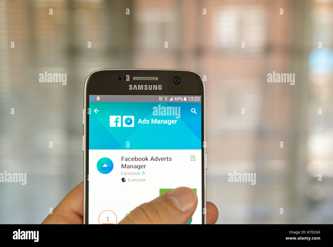 Samsung ads hi-res stock photography and images - Alamy