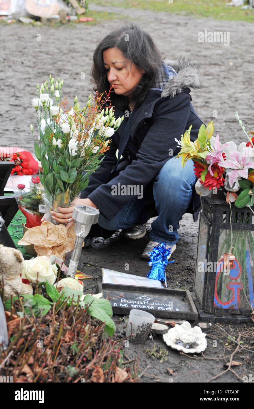 London, UK, 23/12/2017 Tributes outside the Highgate home of George Michael as the first anniversary of his death approaches. Stock Photo