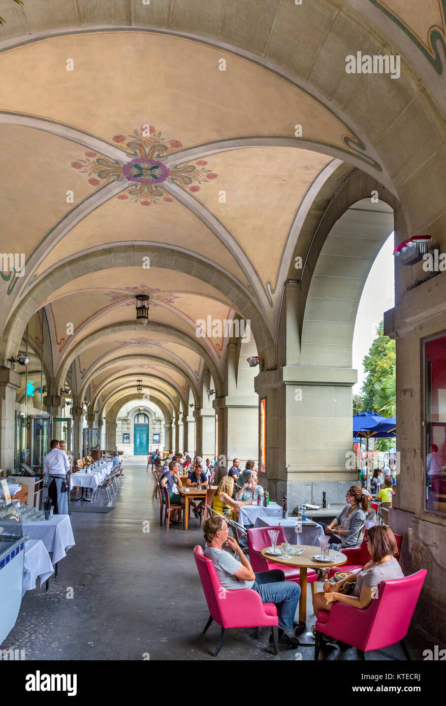 Restaurant in the arcade of the Kornhaus, Kornhausplatz, Bern (Berne), Switzerland Stock Photo