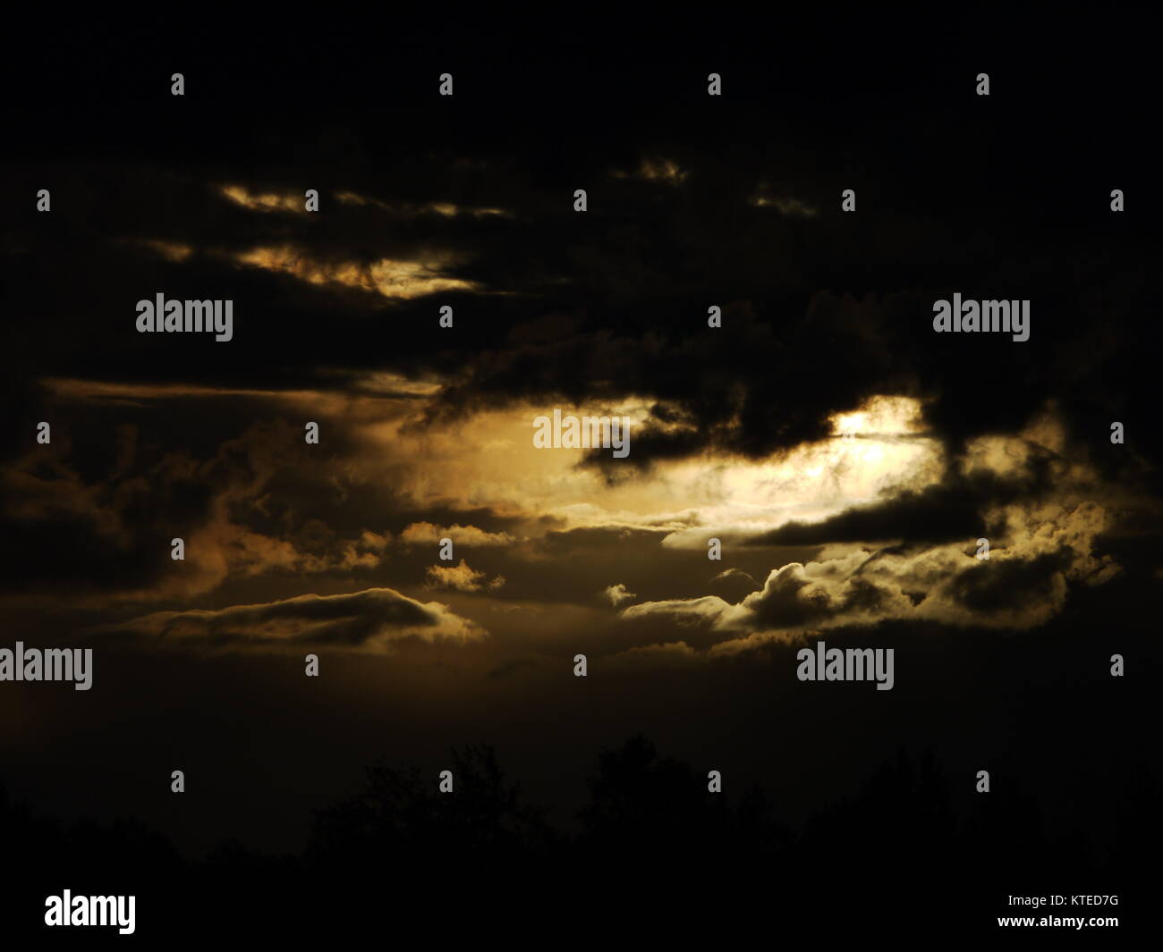 Dramatic sunset sky with clouds Stock Photo - Alamy