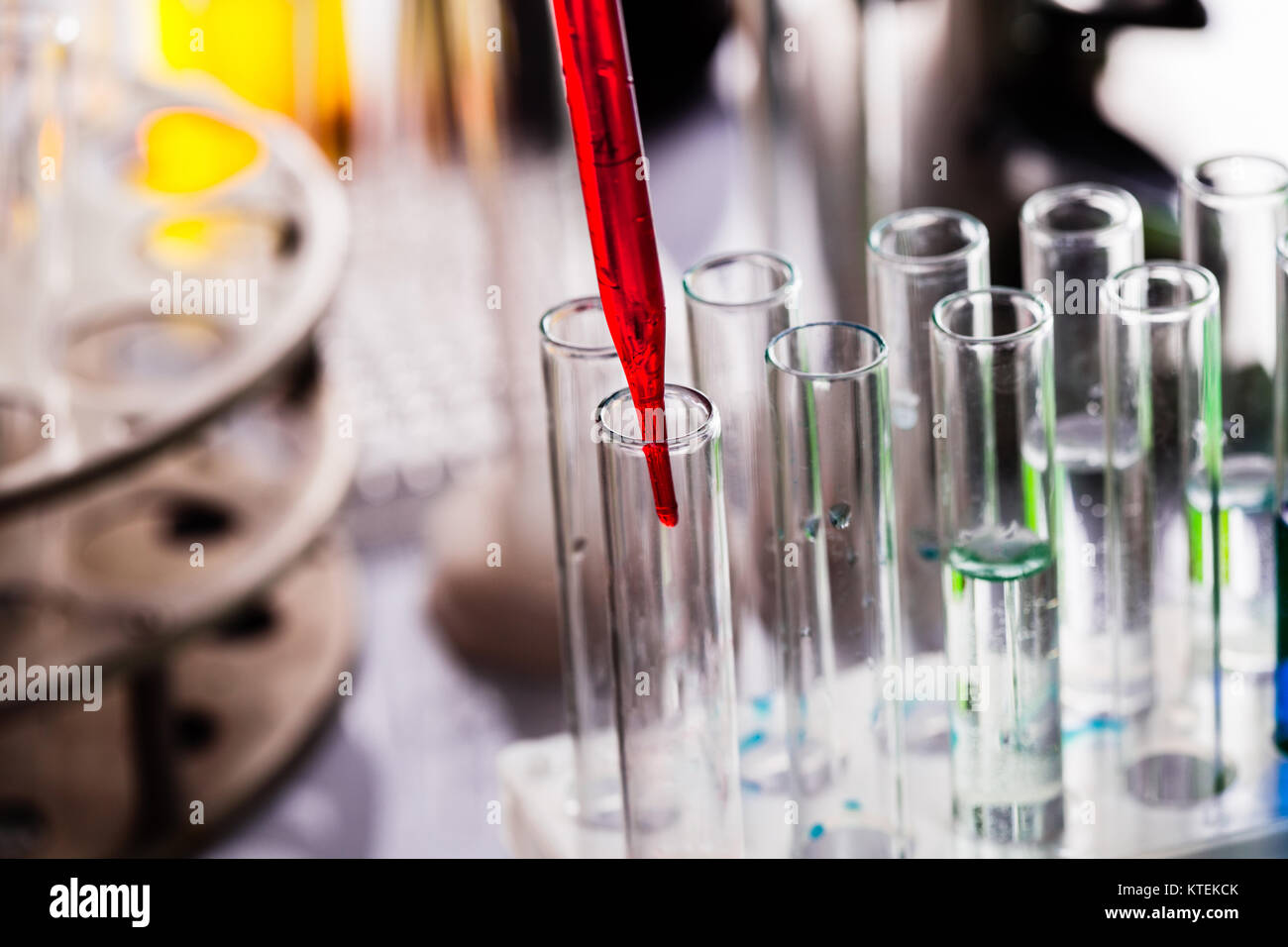 Scientist shows a diffusion in the Petri dish Stock Photo Alamy