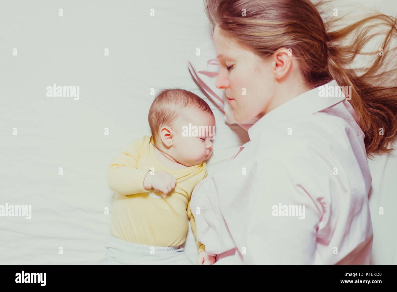 Mother Breast Feeding a Cute Baby. Newborn Girl. Stock Image - Image of  catwalk, lactancia: 69109467