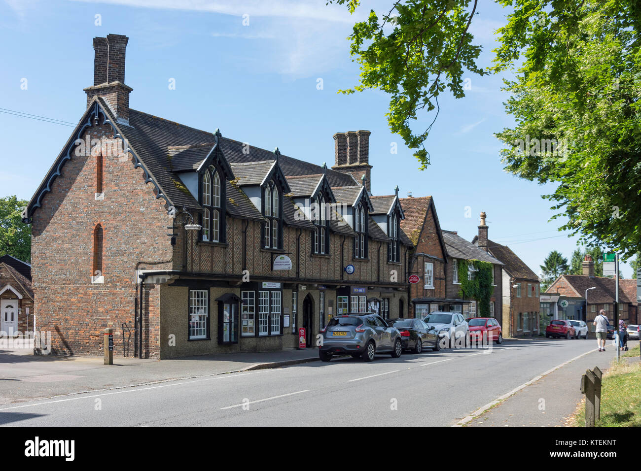 Beacon Villages Community Library and Post Office , High Street, Ivinghoe, Buckinghamshire, England, United Kingdom Stock Photo